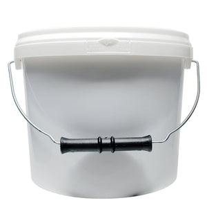 Food grade plastic bucket containing 5kg of Organic Oak and Chestnut raw honey